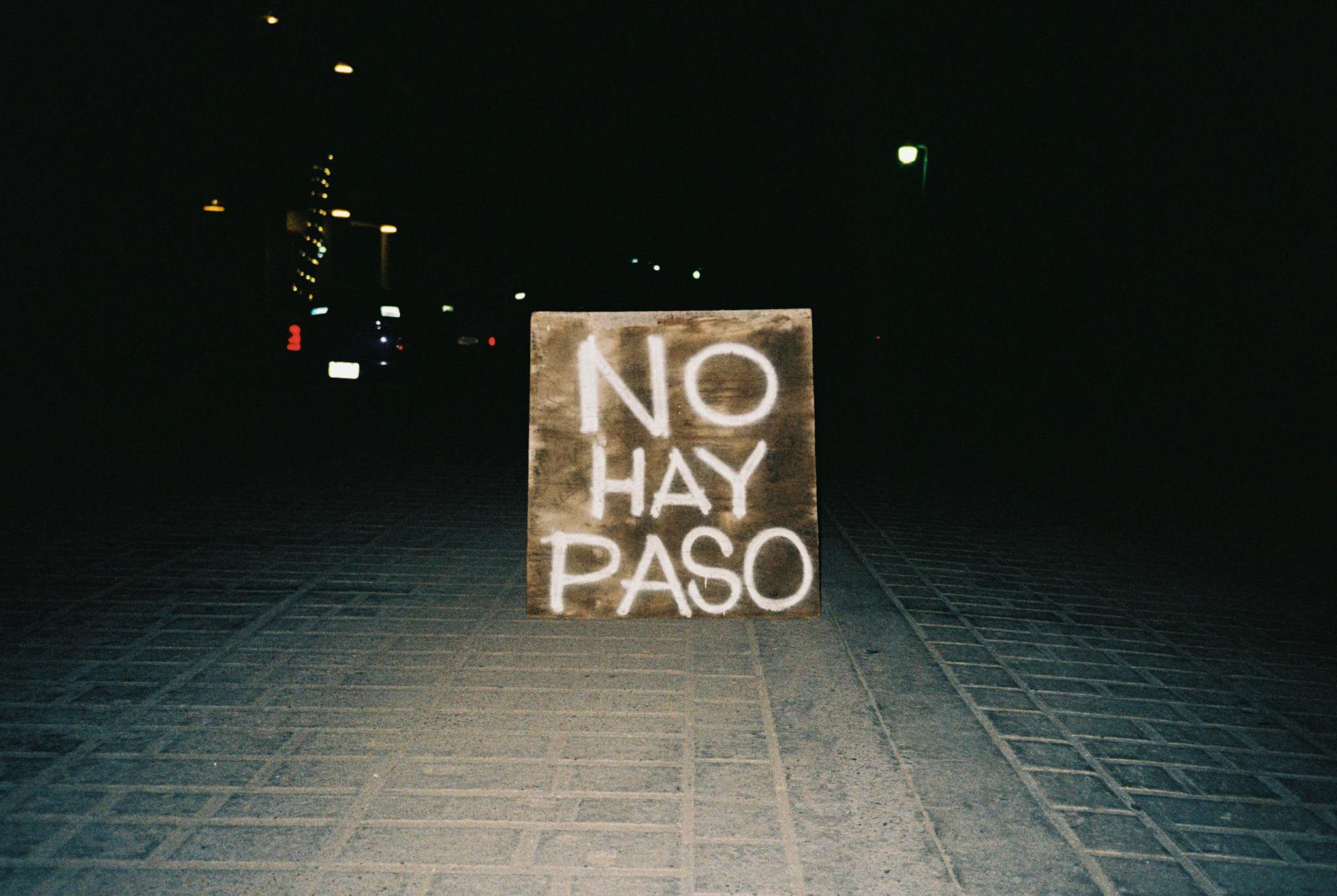 No hay paso written in a sign